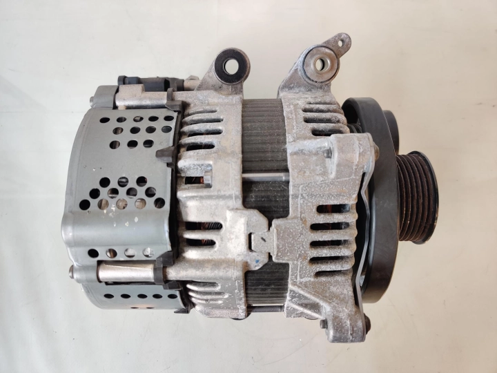 Alternator ISG 48V 32300720 0127813031 Mild Hybrid Volvo XC60 mk2 / XC