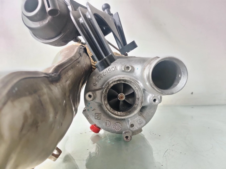 Turbocharger right 079145722A CYC 4.0 V8 Bentley Continental GT 2012-2