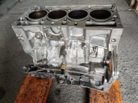 Engine block D420T8 2.0 D Volvo V60 V90 XC60 2019- 24TKM FOR REGENERATION